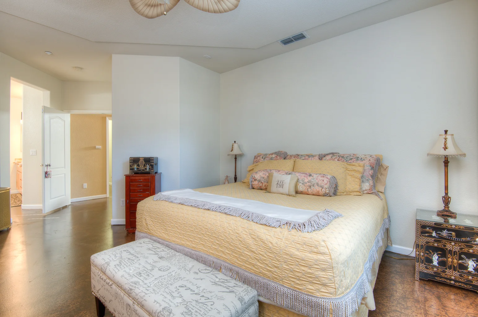 406 Roundhill Drive_11.jpg