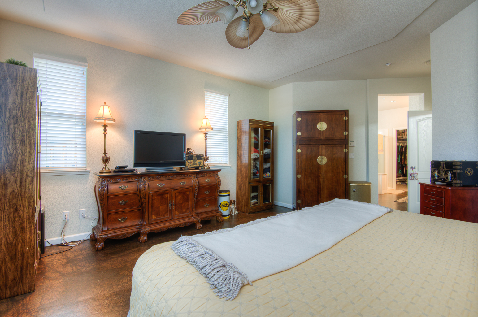 406 Roundhill Drive_12.jpg