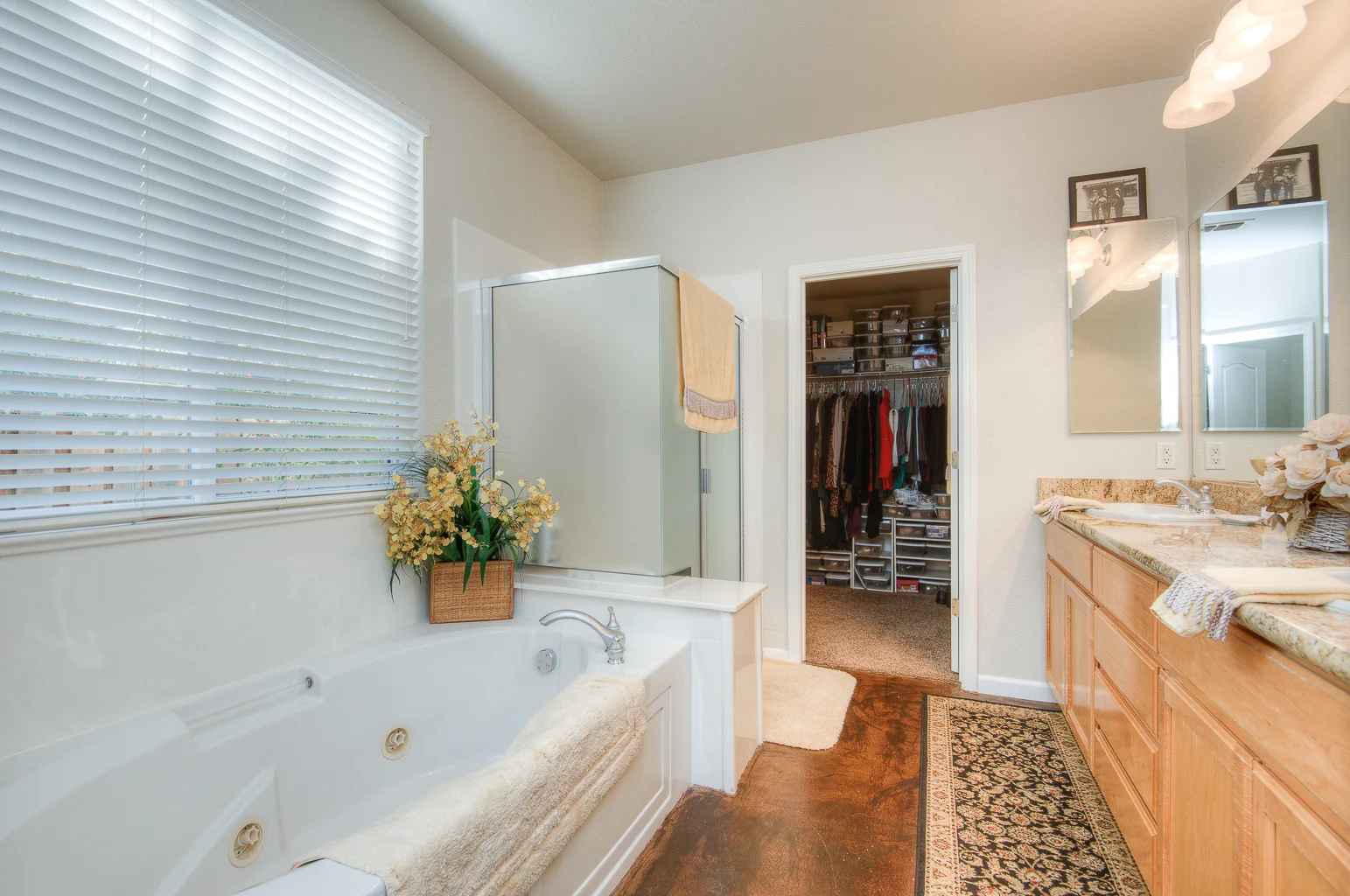 406 Roundhill Drive_13.jpg