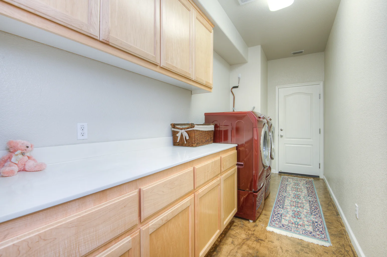 406 Roundhill Drive_15.jpg