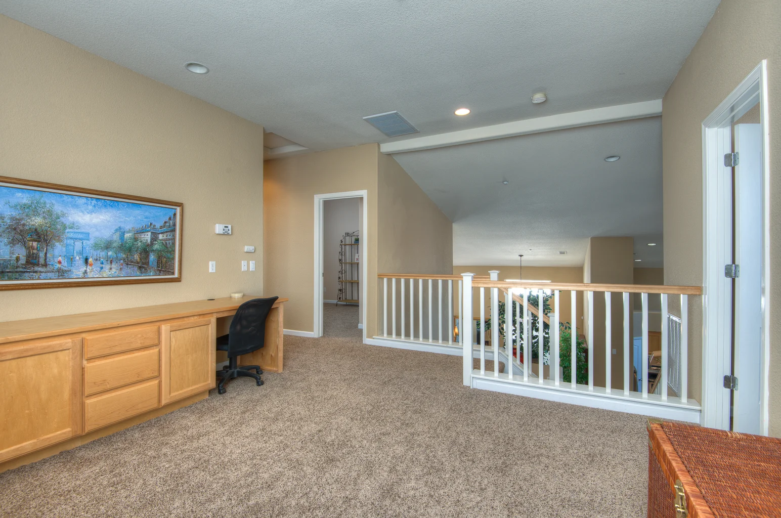 406 Roundhill Drive_18.jpg