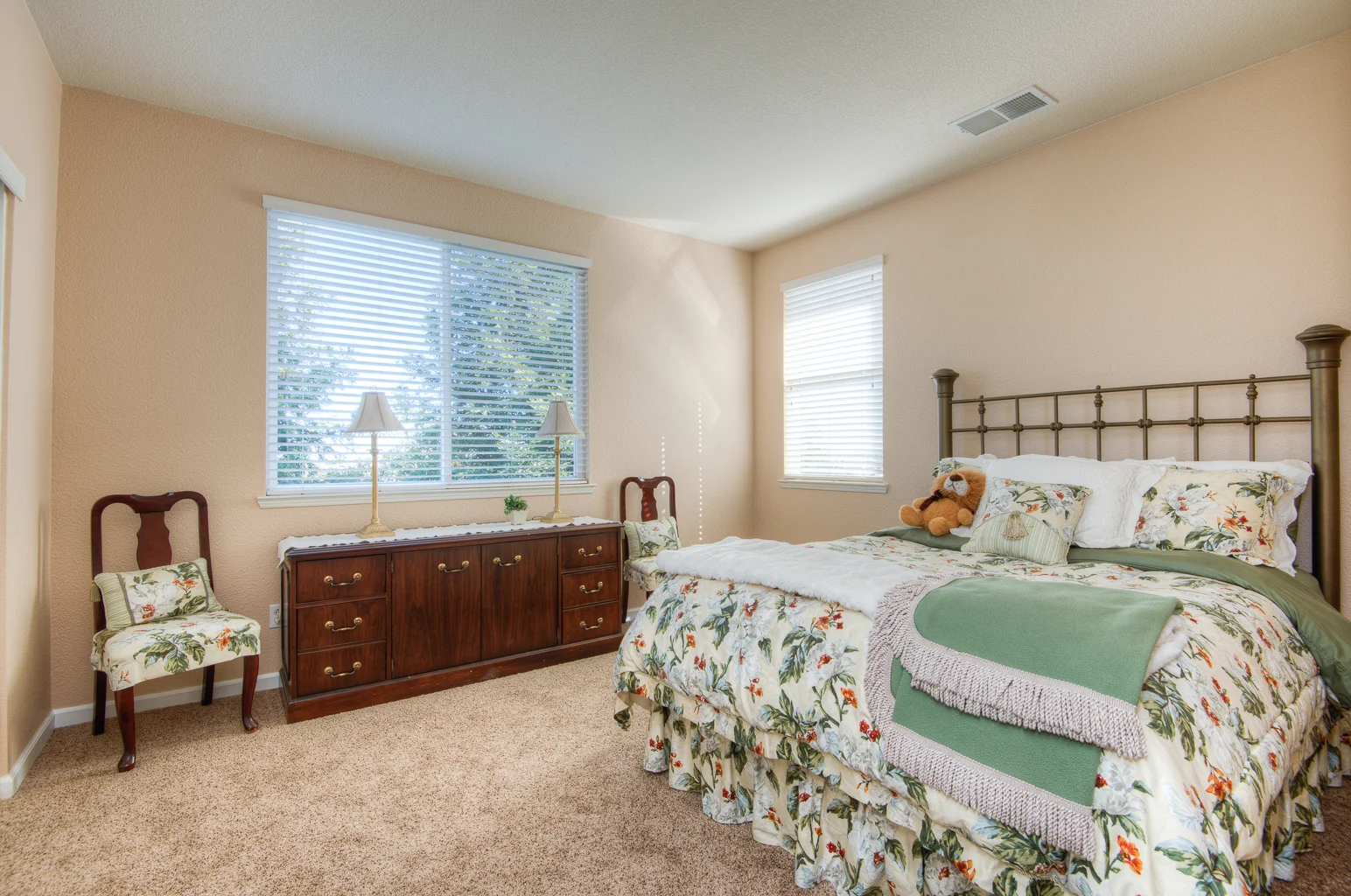 406 Roundhill Drive_19.jpg