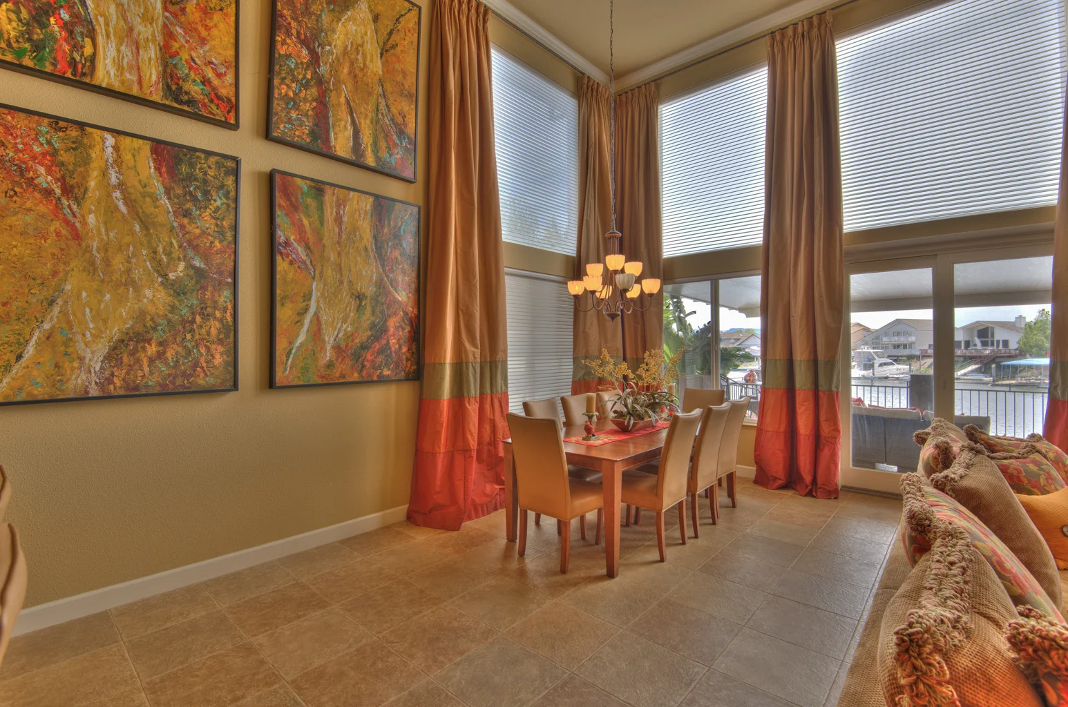 DiningRoom.jpg