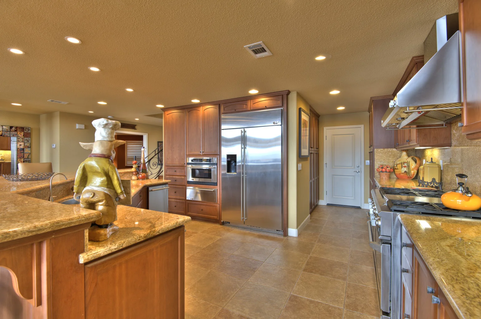 Kitchen2.jpg