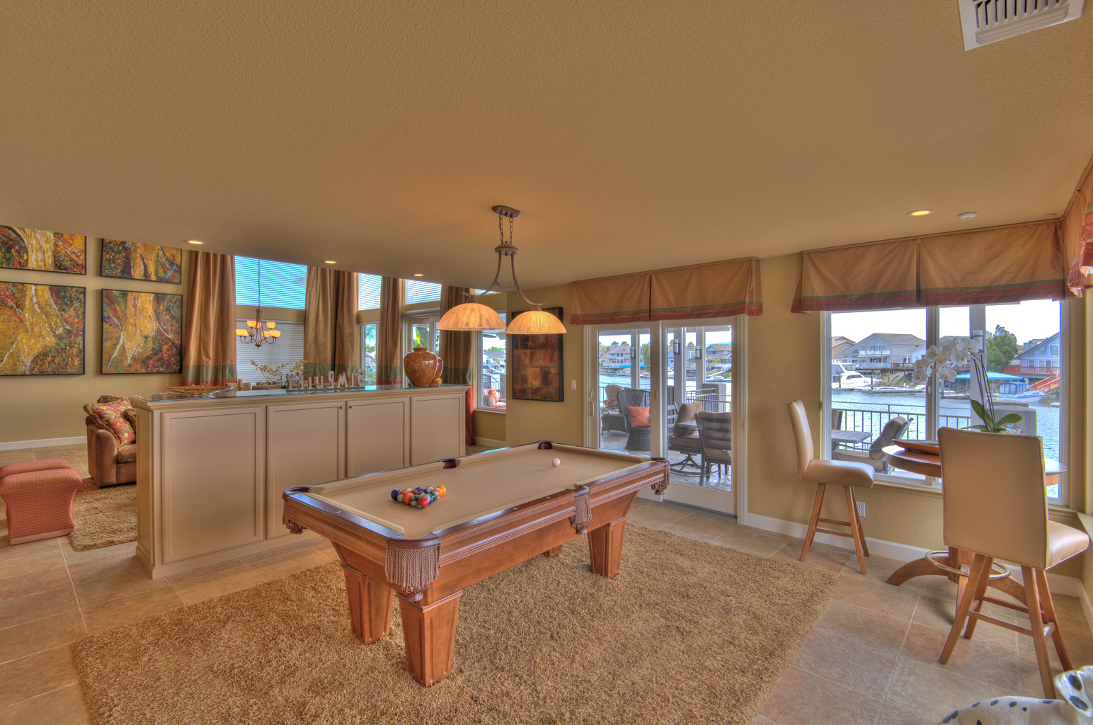 LivingRoom2.jpg