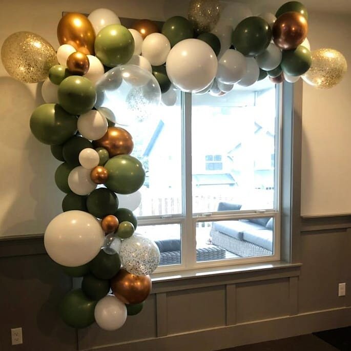 Warm copper and eucalyptus tones help warm up a dreary February day for this 61st birthday celebration. Like it?

#balloons #balloonsonbroadway #balloonsportland #balloonspdx #pdxballoons #portlandballoons #balloondecor #decor #creative #balloonsculp