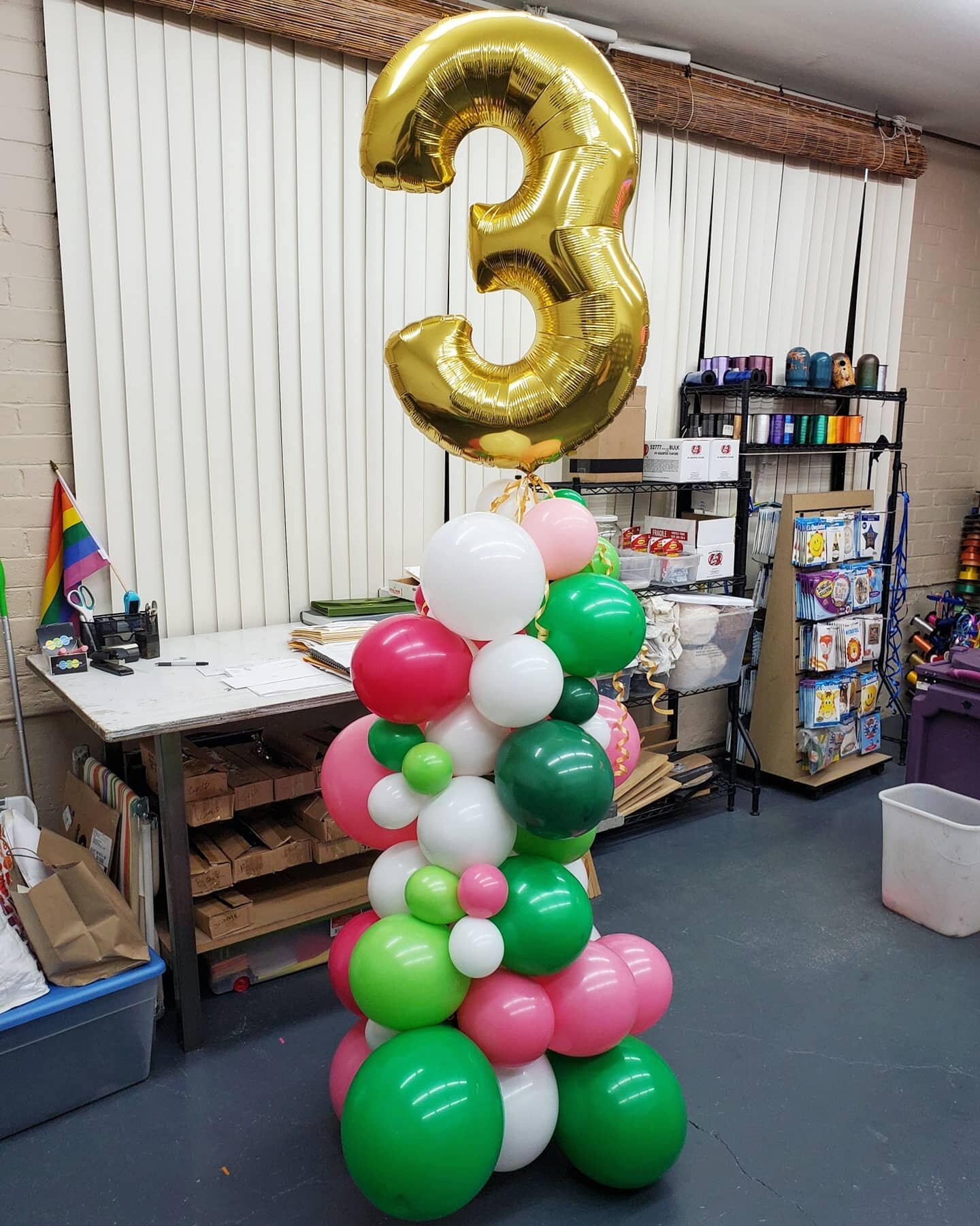 Having so much fun with these self-standing &quot;froth arrangements,&quot; so versatile and easy to customize for any occasion! 

You like?

#balloons #balloonsonbroadway #balloonsportland #balloonspdx #pdxballoons #portlandballoons #balloondecor #d
