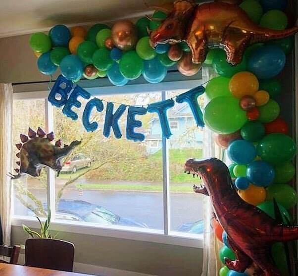 All the 'saurs have come out to wish Beckett a dino-tastic 2nd birthday!

#balloons #balloonsonbroadway #balloonsportland #balloonspdx #pdxballoons #portlandballoons #balloondecor #decor #creative #balloonsculpture #balloonfroth #balloongarland #even