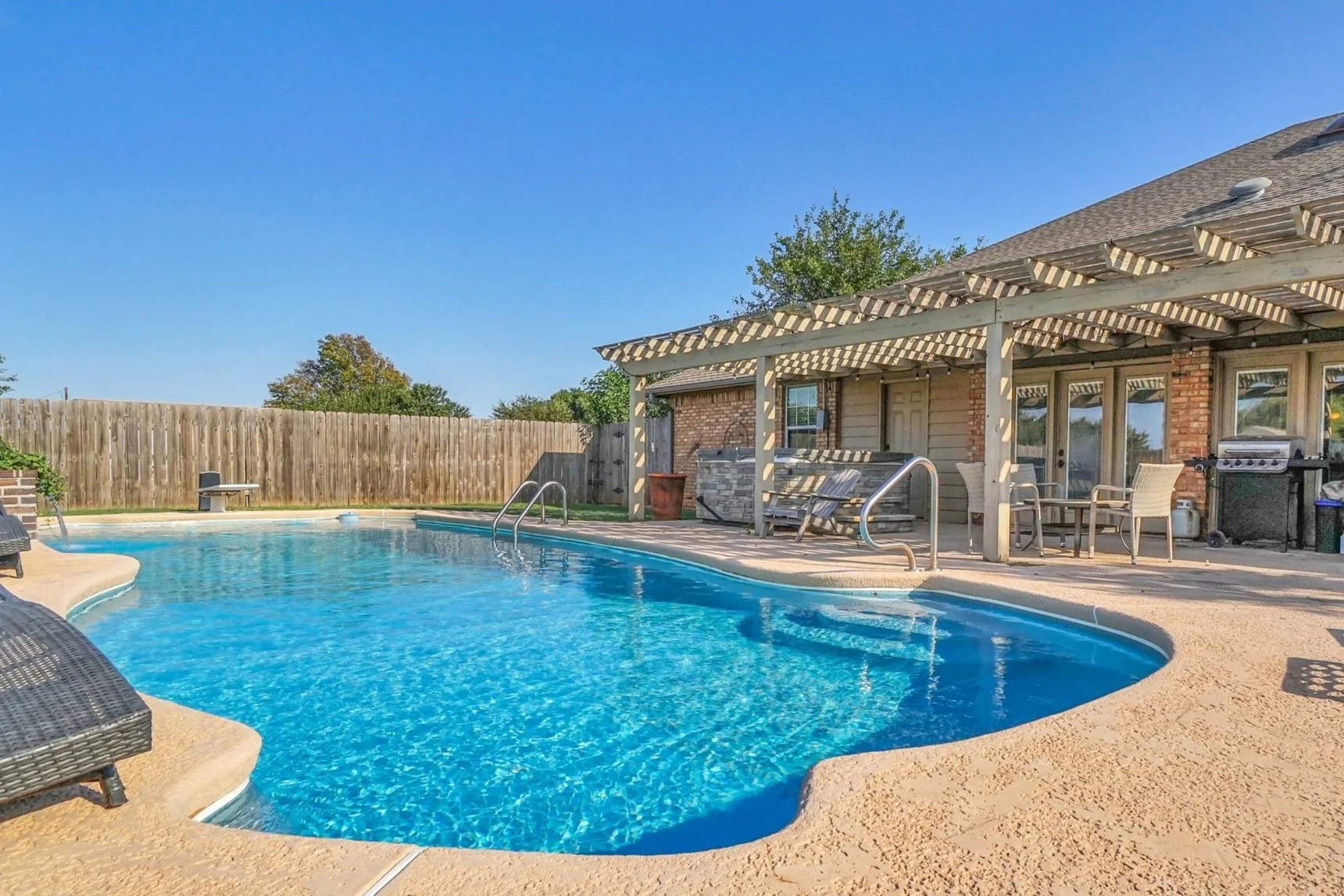 Awesome Altus Crash Pads Altus Pilot Suites Pool Hot Tub Best TDY homes