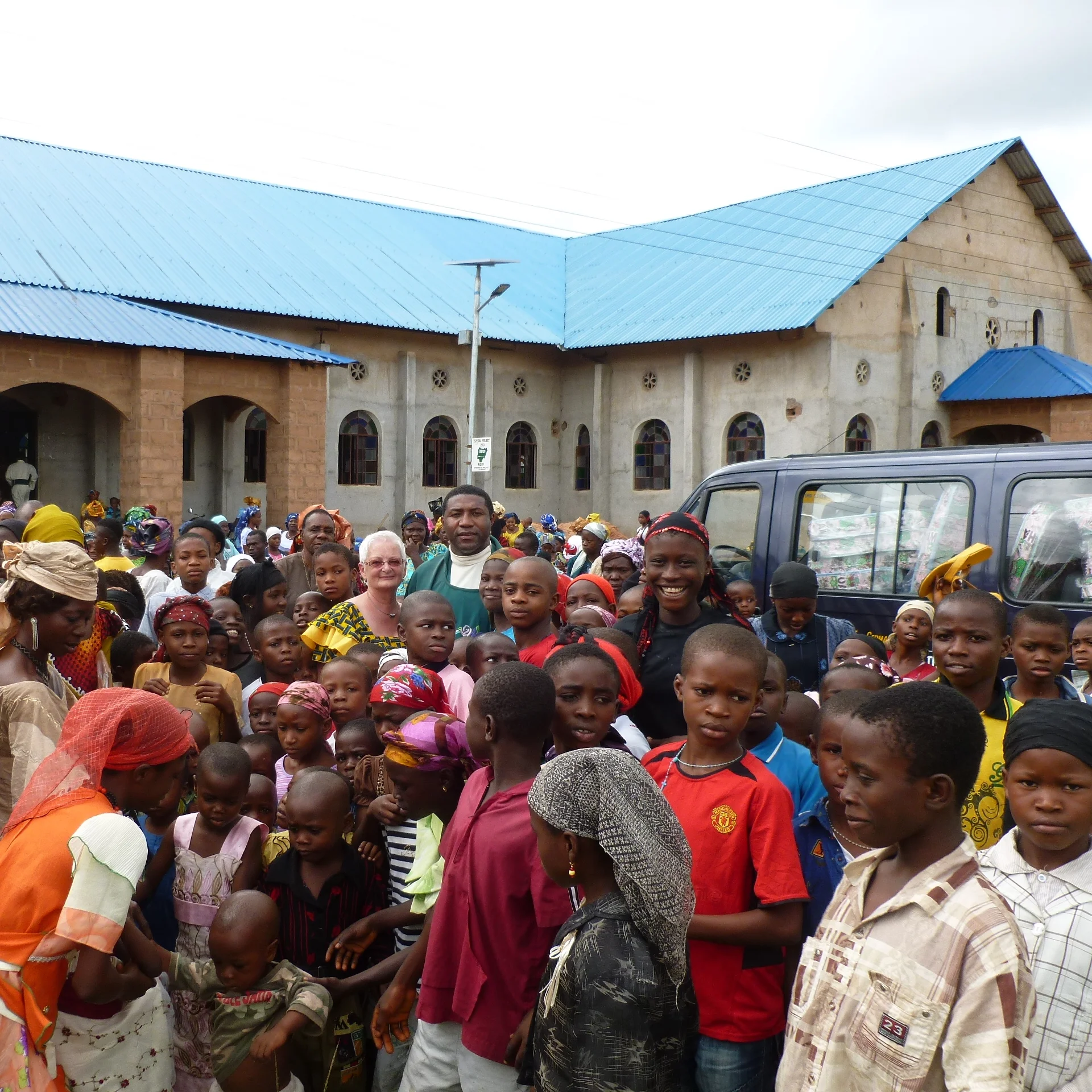 Ein Schulbus für die Kinder von Amanaogu