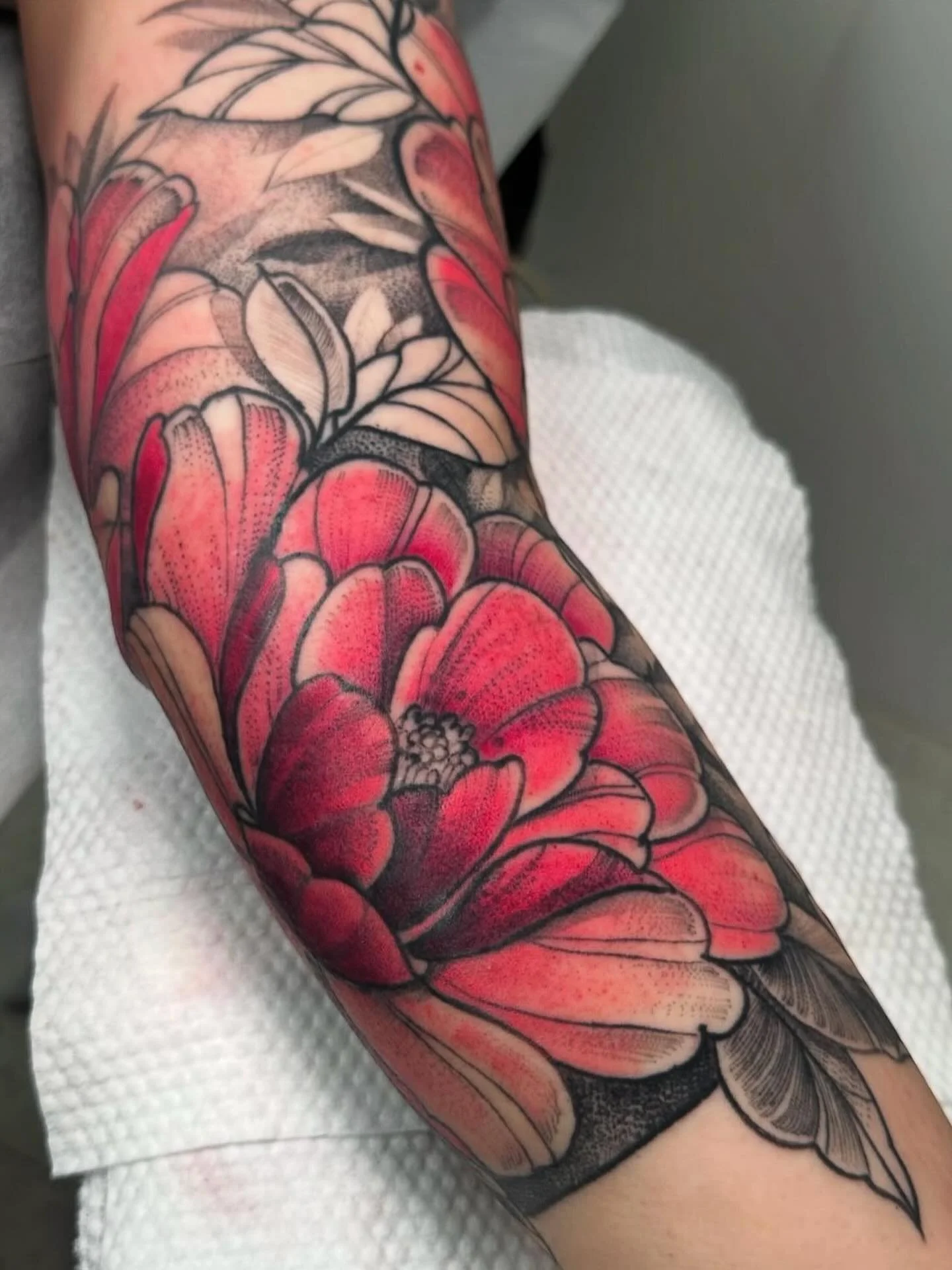 Beautiful colours on this floral and botanical work by @marjunglm 🌺🌺🌺 get in touch if you&rsquo;re interested to start a similar project. Free consultations at the shop. WhatsApp, DM, or email to book 🌞