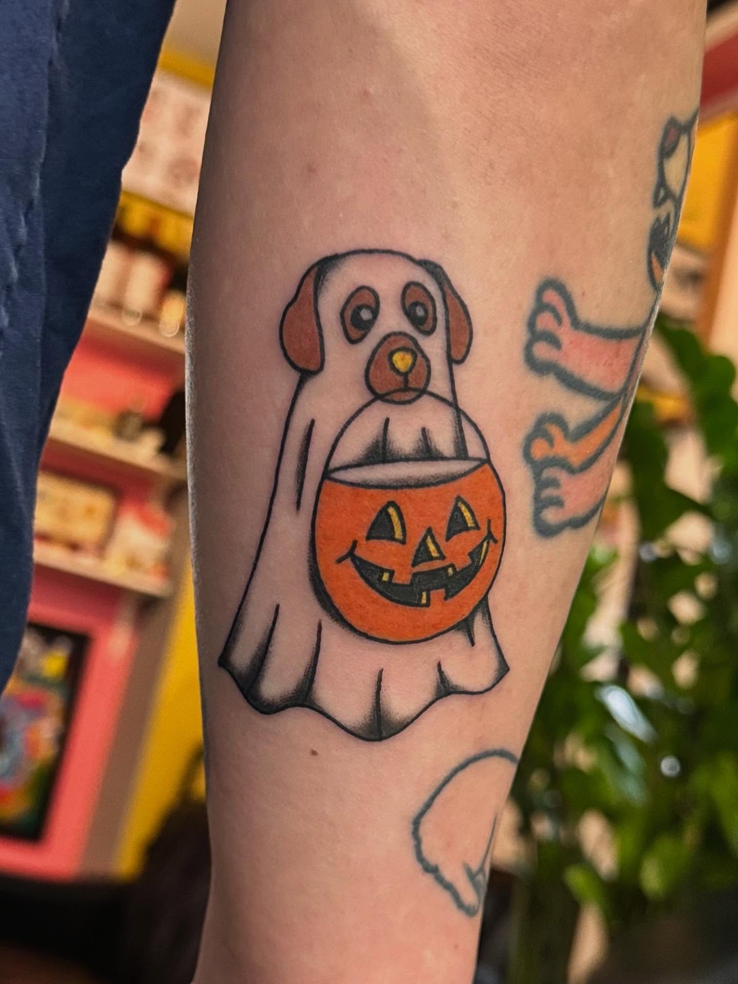 Happy Halloween! 🎃👻 tattoo by @rikakorp 🦇 Have a fun weekend! DM us anytime for any tattoo inquiries ✨