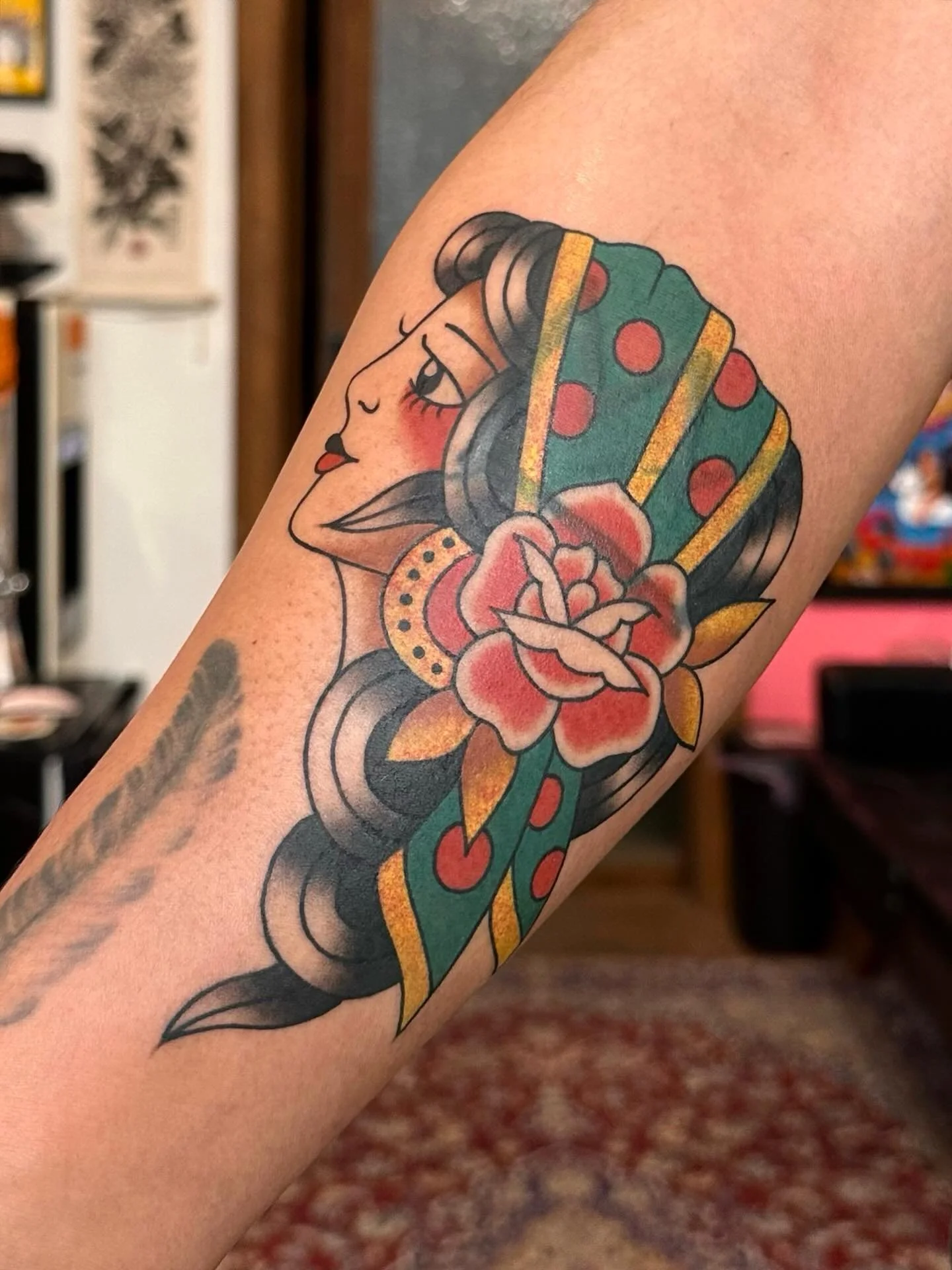 Classic lady head, chosen from flash by @rikakorp 🌹✨ visit our shop and choose from many different designs drawn by our artists. Book and appointment or come as a walk in. Tattoos are always available 💥