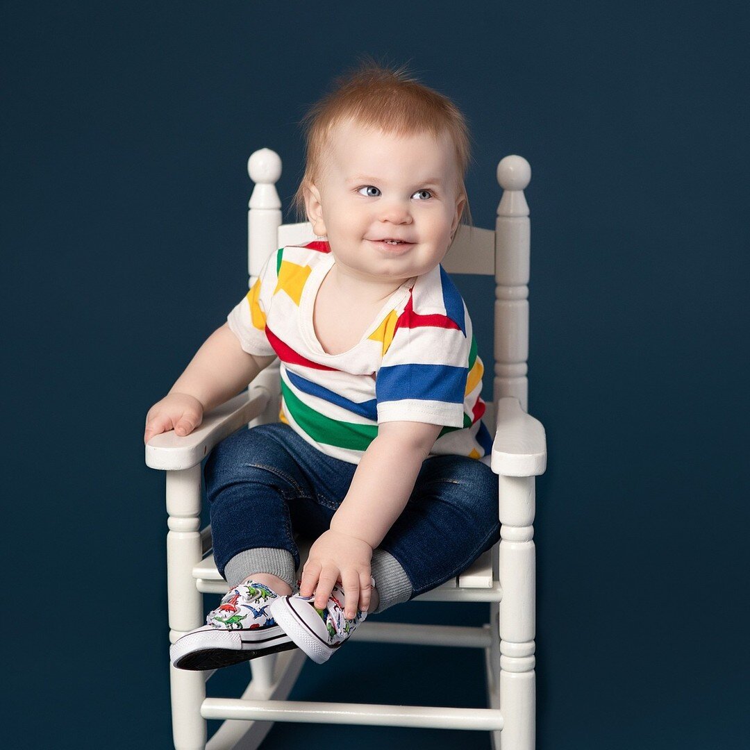 First time in a rocking chair. By the look on his face I'd say he likes it. 

#rvakids #rvamom #midlothianmoms #sarahkanephotography #midlothianvaphotographer #richmondvaphotographer #rvafamilyphotographer #vaphotographer #virginiaphotographer #rvaph