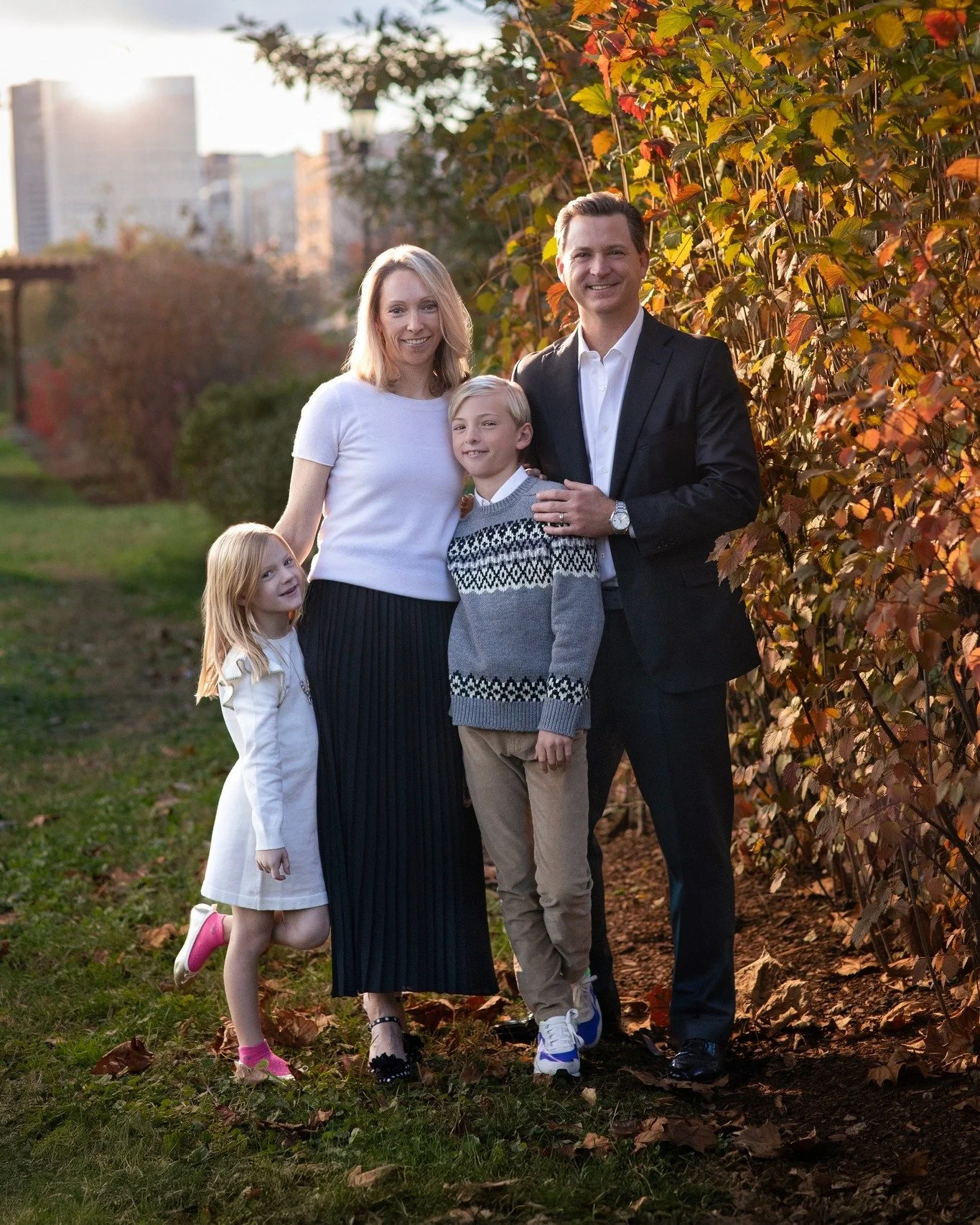 Only one Fall Mini Session left! 🍂✨ Don&rsquo;t miss your chance to capture your family&rsquo;s sweetest autumn memories. Book the final spot today with the link in my bio before it&rsquo;s gone! 📸
-
 #SarahKanePhotography #FamilyPhotographerVA #RV