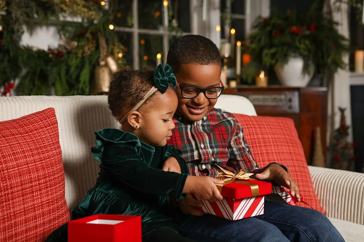 The sweetest holiday smiles 🎄✨ Cozy sweaters, warm hearts, and festive cheer fill the studio this season! Celebrate your family&rsquo;s holiday story. There are a few Christmas session spots remaining, so book yours today! ❤️📸
-
 #SarahKanePhotogra