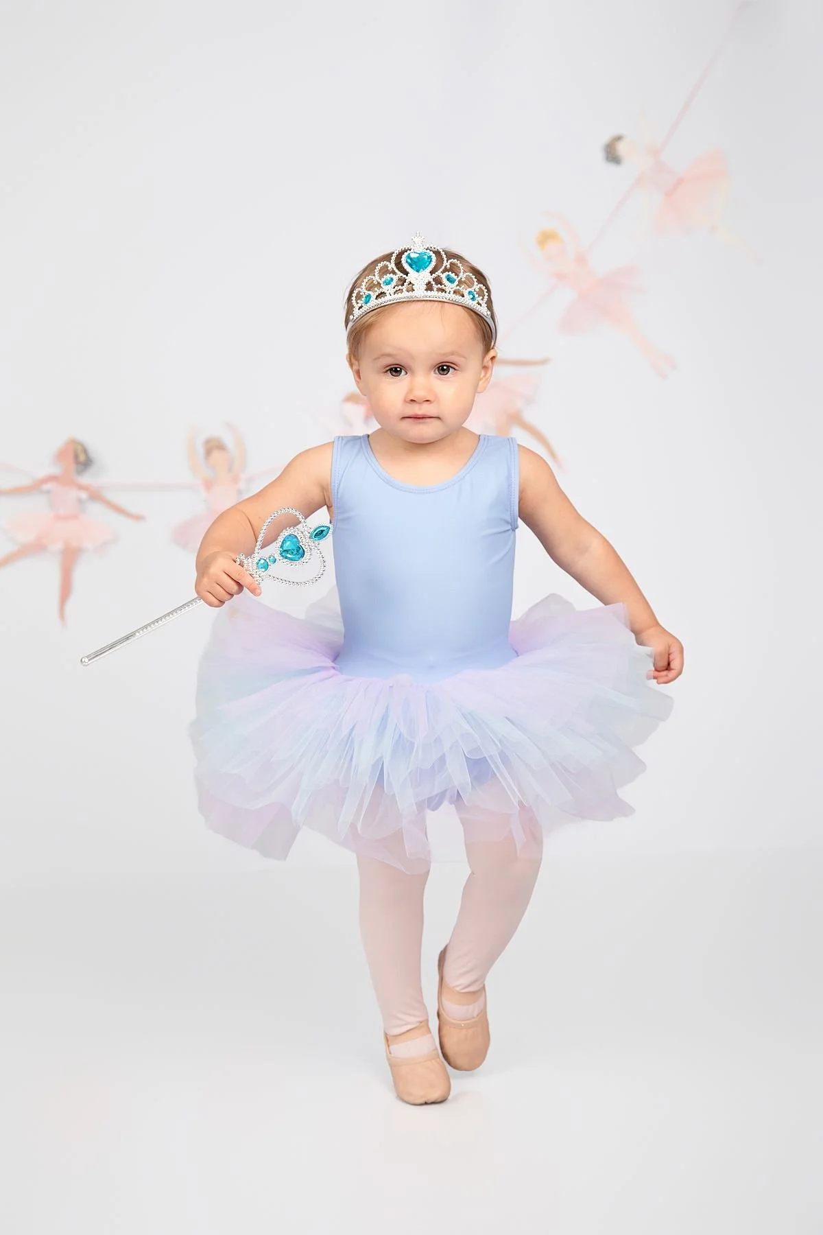 studio portrait session in Chesterfield VA , a little girl dressed as a fairy,