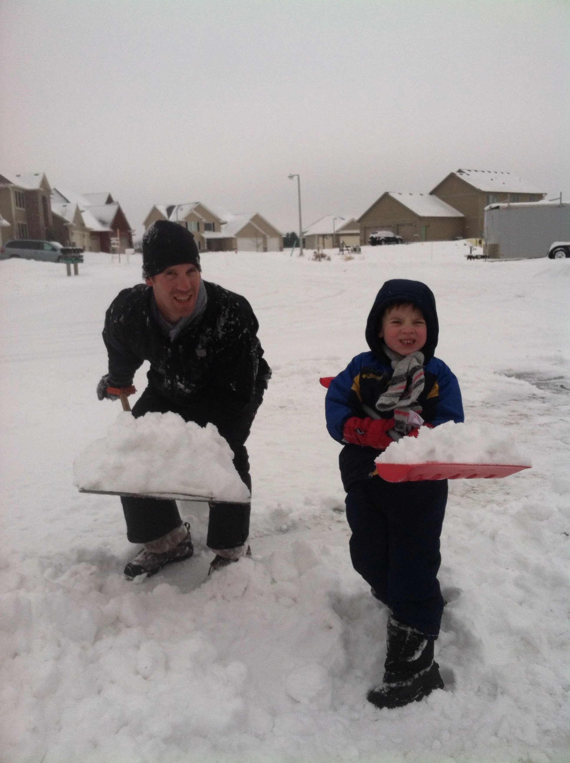 Shoveling_snow_with_Finn_2013.jpg