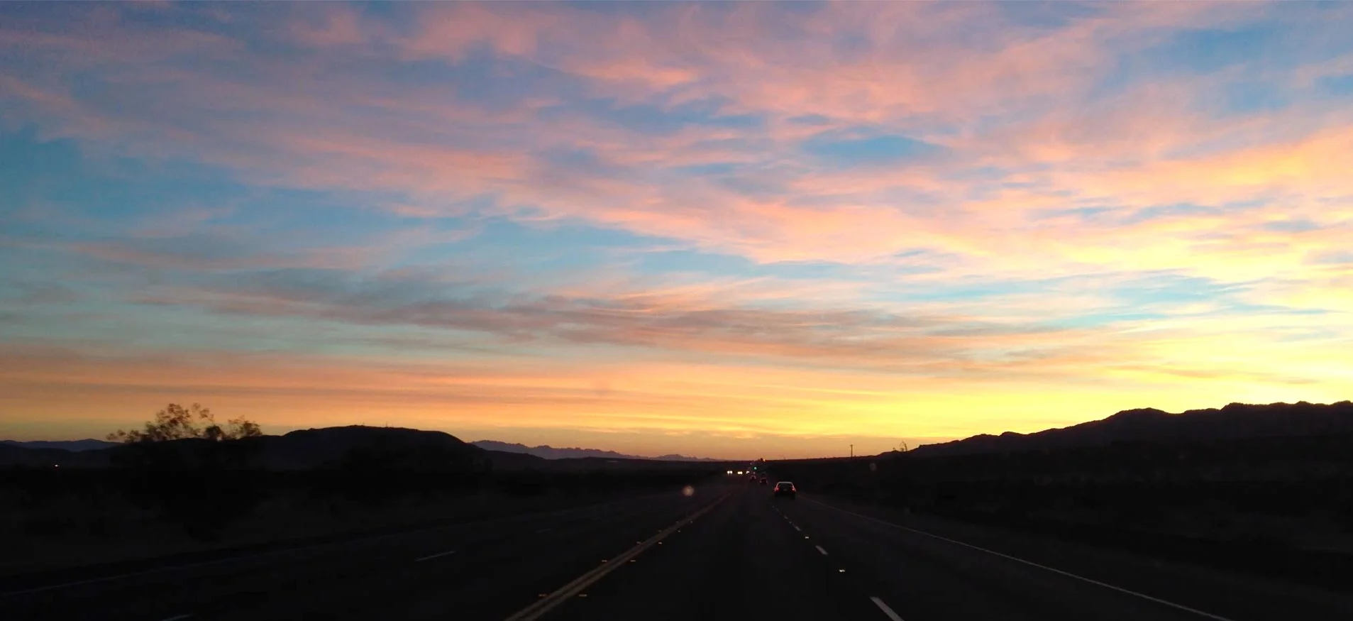 The colors of the rainbow are so pretty in the sky. 
