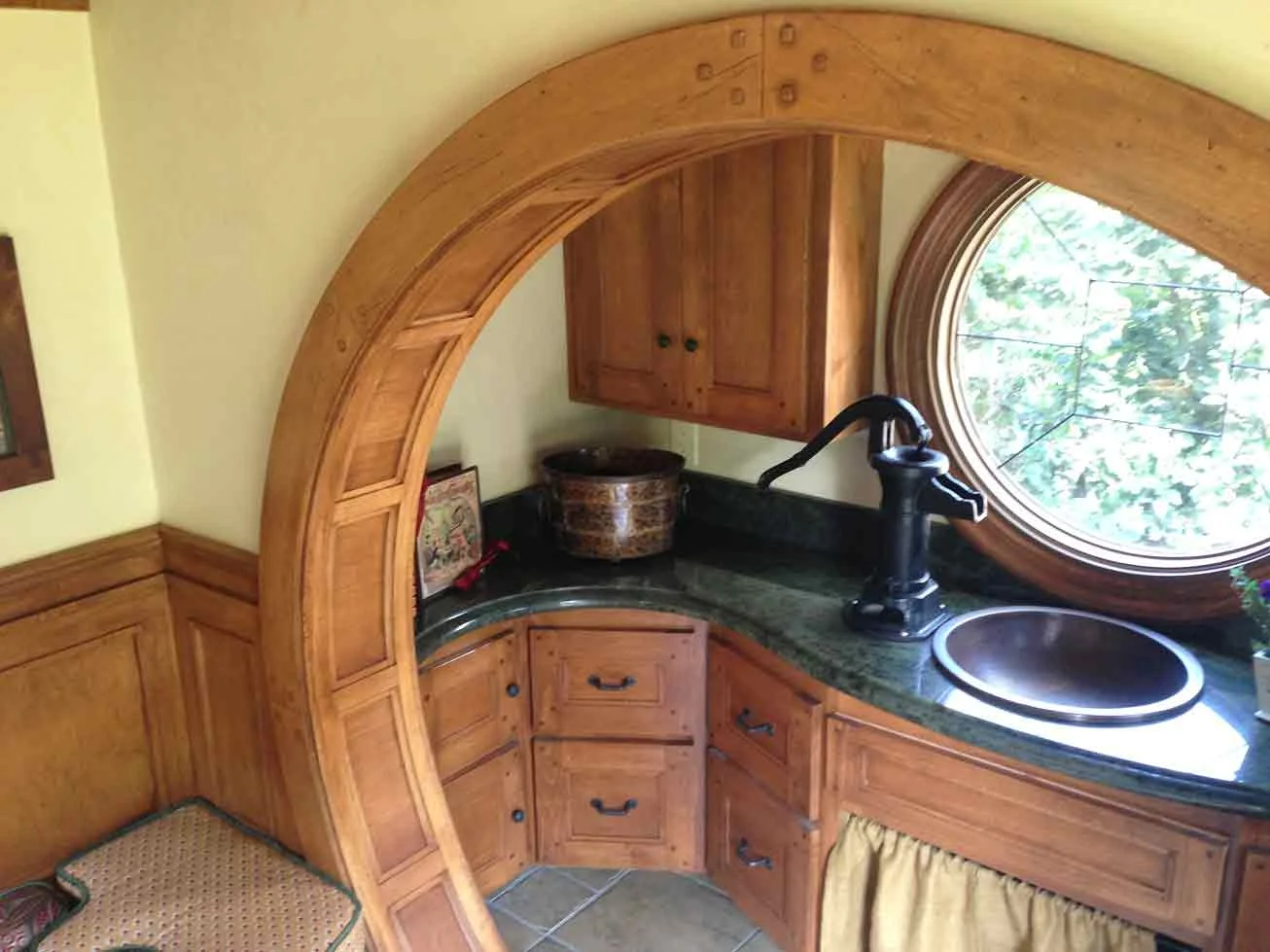 Can you believe the construction of this dollhouse. Beveled marble countertop. World-class cabinetry. Leaded glass windows—round nonetheless. Look at the round doorway leading to the mini kitchen. And the tile flooring! Shut up! I guess one thing's for certain—it ain't bad to be the daughter of Fred and Carla Sands.