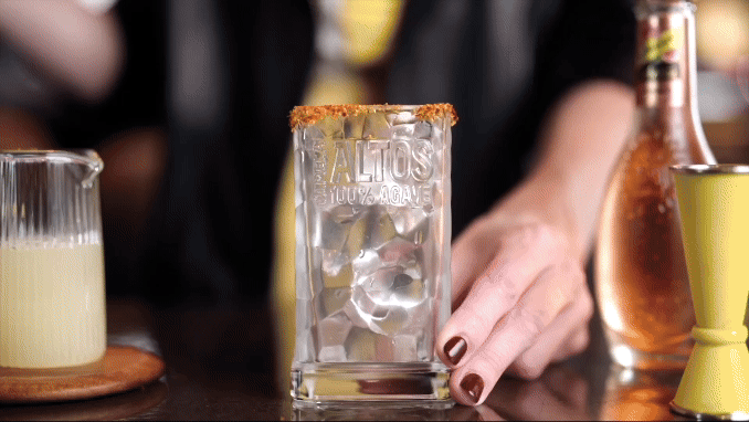 Coctel Paloma con Schweppes Pomelo y Tequila Altos Video con Nagore Arregui - Vídeo promocional - Alfonso + Alicia Studio - Alfonso Herranz - Madrid
