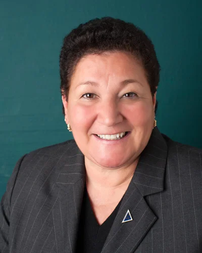 ellenwolff-Cheryl_Fajardo-9141 chamber 400x500px.jpg