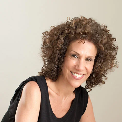 Elisa B IMG_4665 LINKEDIN.jpg