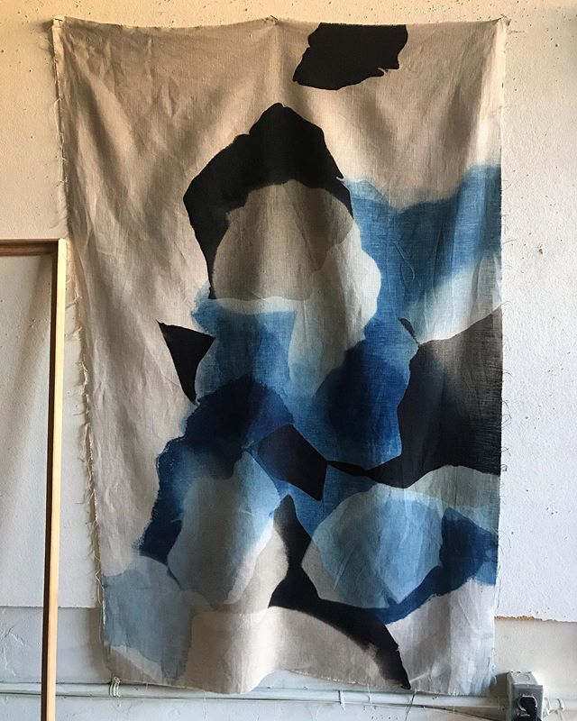 Last piece of 2019 ... exhaling deeply
#handdyed #contemporaryart #💙🖤 #californiaartist #willbeadiptych #2019 #dumptrump