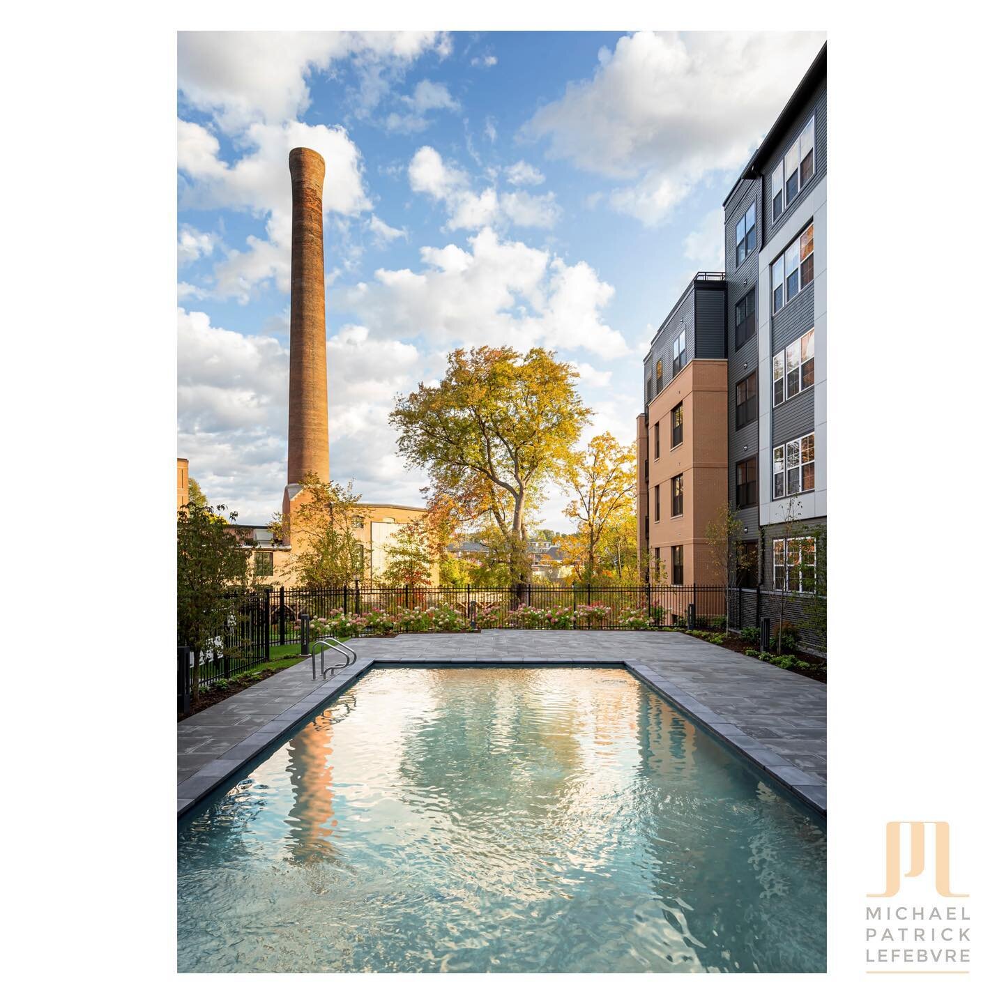 Nothing like a late-fall early morning dip to get your juices flowing! Or you could just pull the covers up over your head and go back to sleep. Totally your call.
.
.
.
.
.
.
.
.
.
#photography #interior #interiors #architecture #architecturalphotog