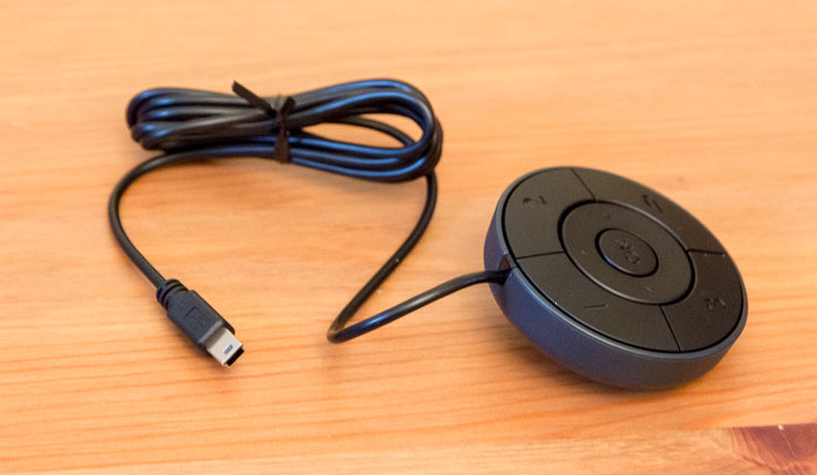 A customizable USB control "HOTKEY" puck that you can use to toggle between SRGB, Adobe RGB, and Black & White modes.