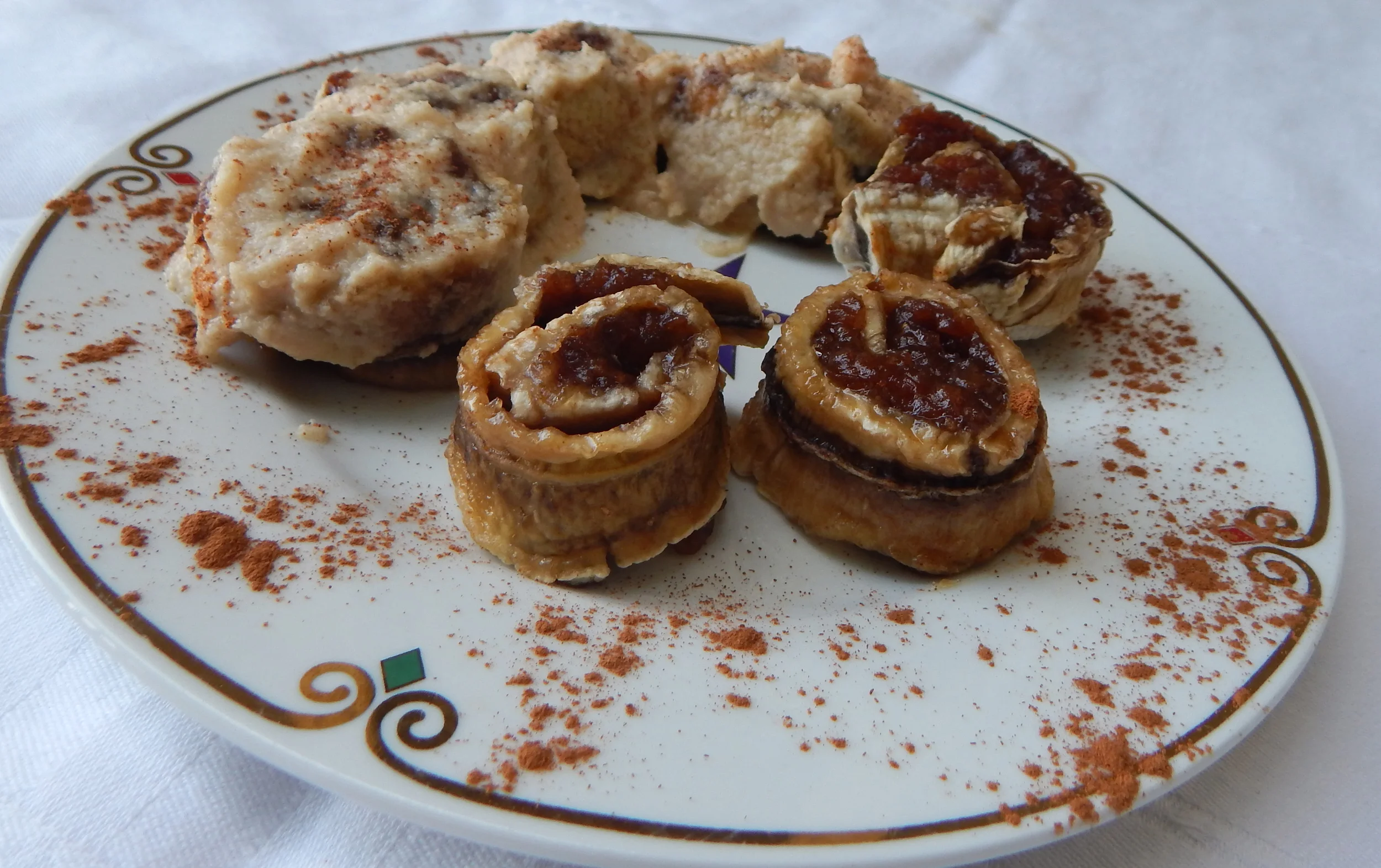 Cinnabon move over - these raw vegan cinnamon rolls are super amazing!