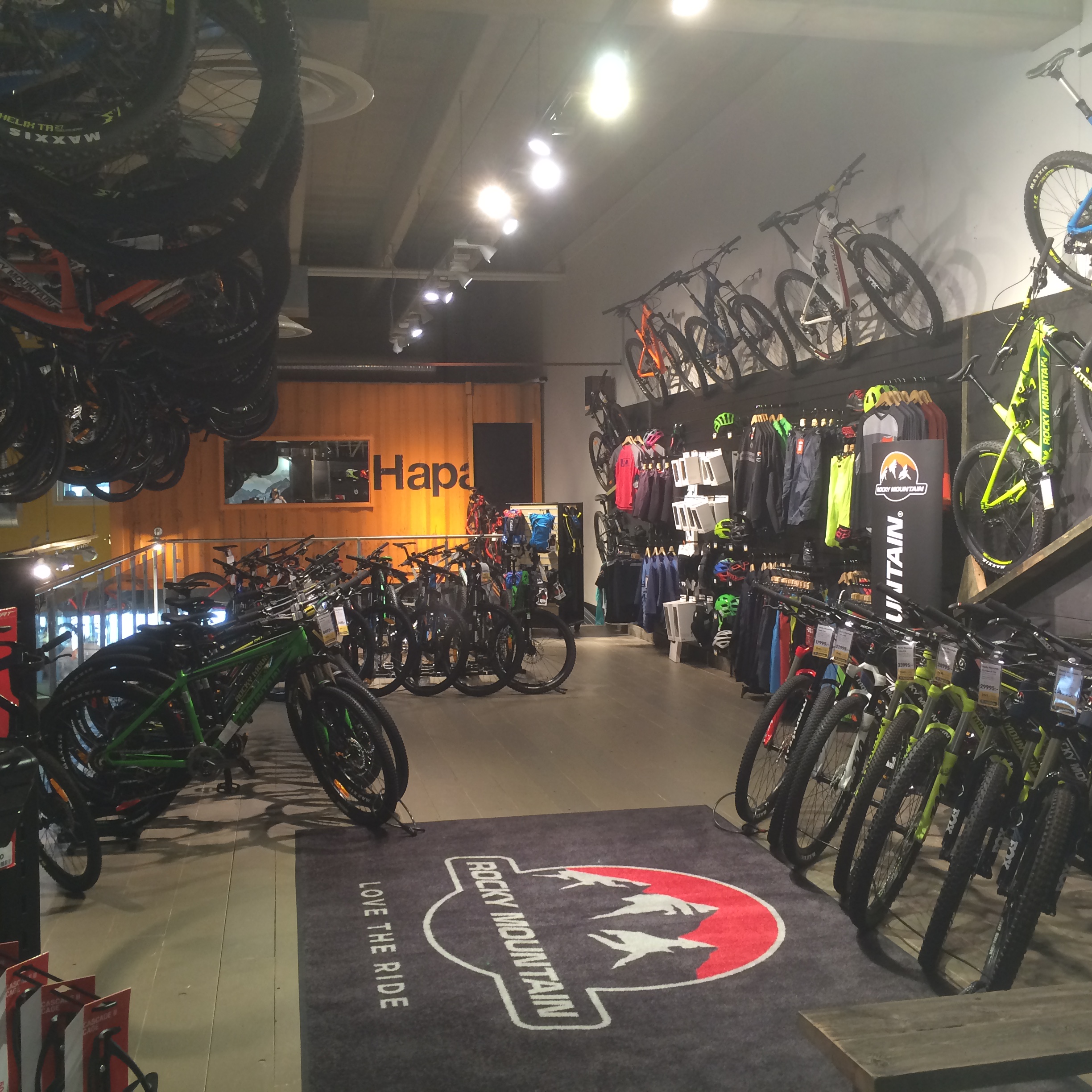 Entresol dispay2.JPG