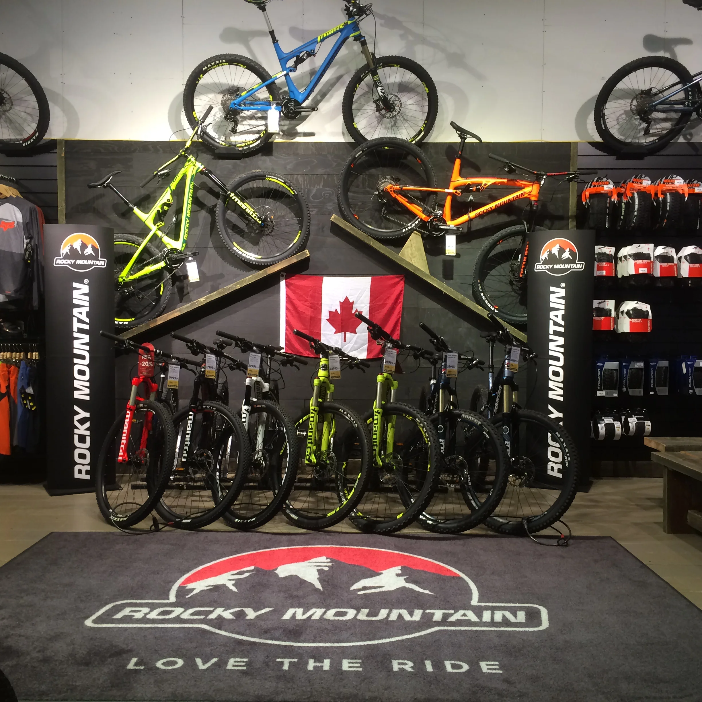 Entresol display.JPG