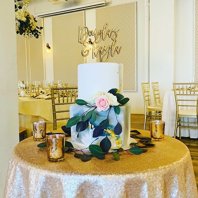 🤍Congratulations Kayla &amp; Douglas 🤍 #blackbirdsweets #busylittleblackbirds #blackbirdwedding #buffalove #marblecake #freshflowers