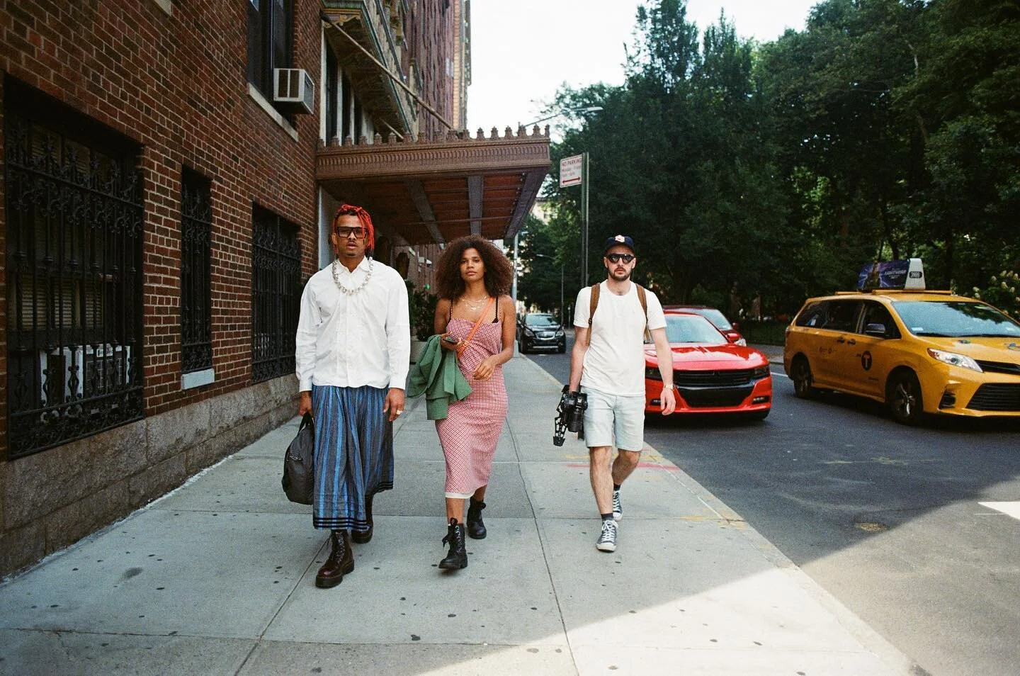 ANALOGUE NYC 1/2. Some of my favorite wide shots.
1. hero walk. on the way to 1st location of 1st shooting day.
2. final location of that day with such a movie vibe.
3. black on white. final scene with Nzinga.
4. act like noone is shooting. a break b