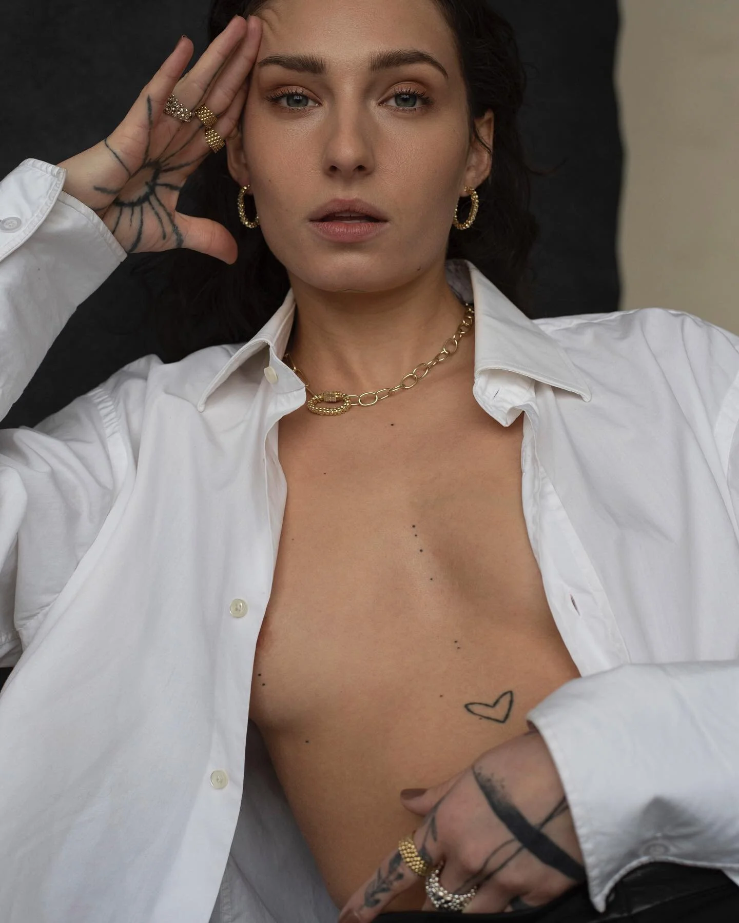 Timeless work w/ @rmalkova &amp; @makeup_martinaroutkova &amp; @annabaum_thejeweller 🤍