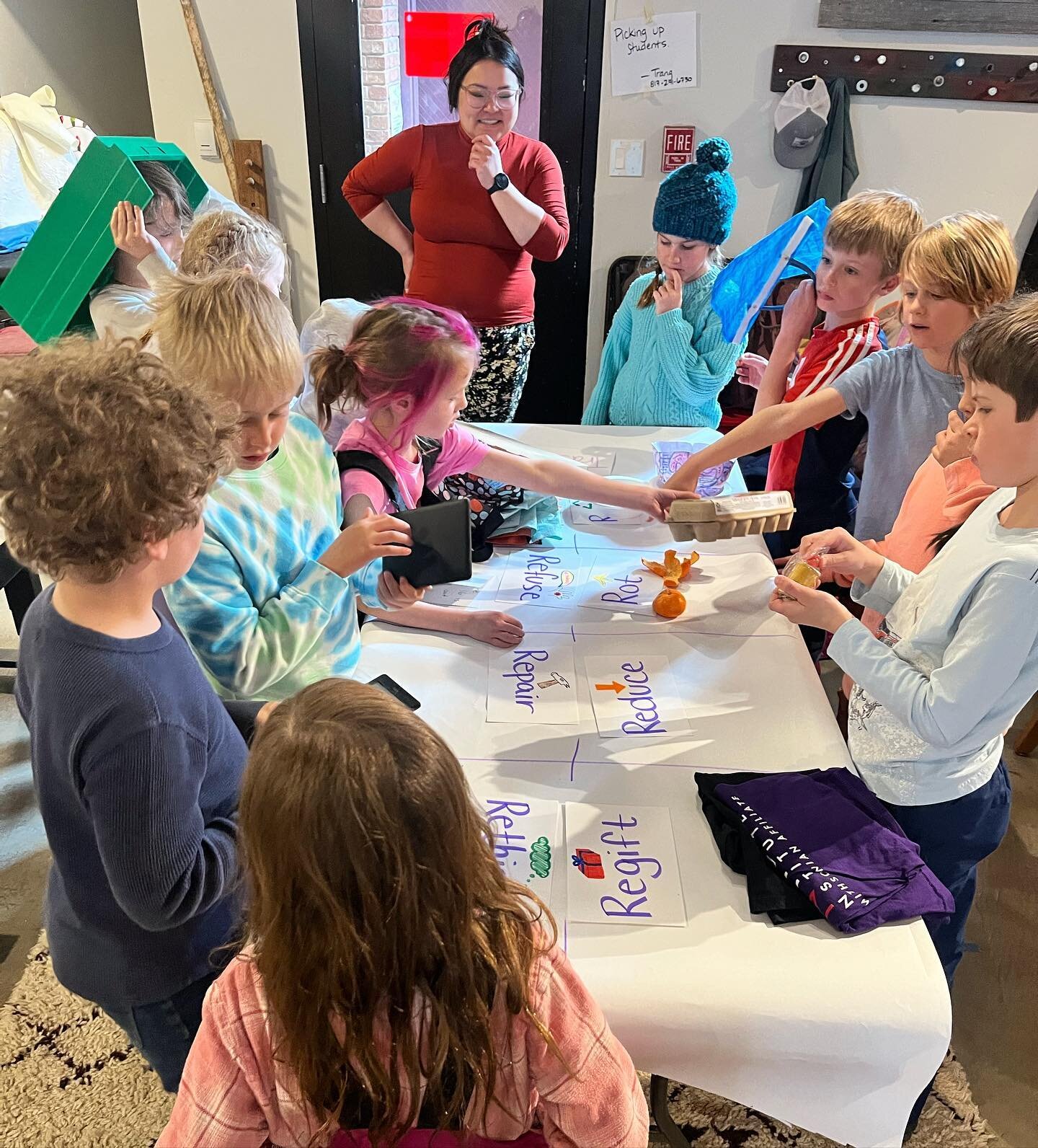 Last week EcoAction guest appeared at the Pinhead Institute&rsquo;s Mad Labs after school program! We had a ton of fun learning about the 8 different R&rsquo;s, how and what to recycle, making our OWN paper out old homework, and writing letters on ou