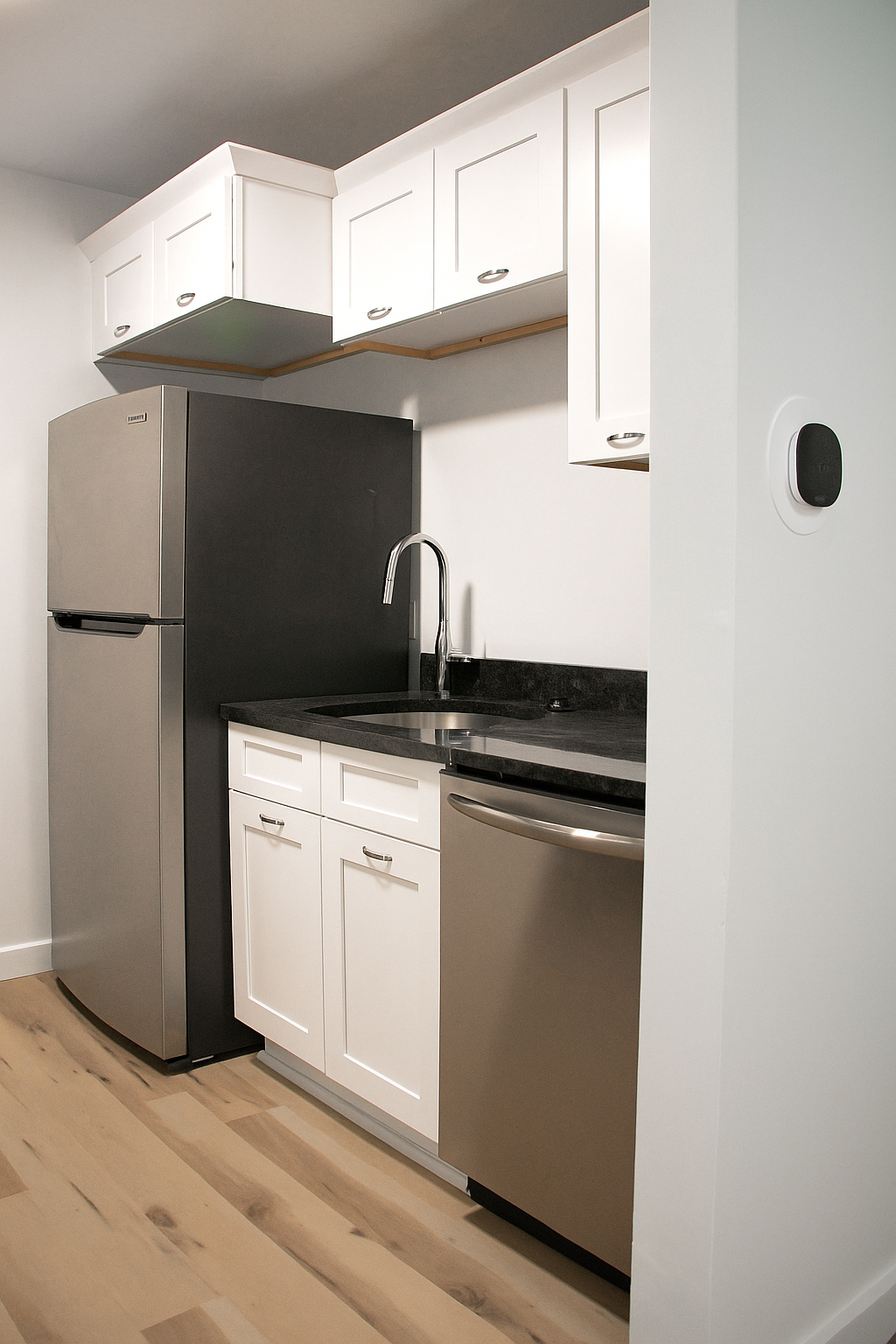 20250626_1134_Modern Compact Kitchen_remix_01jypdtfc1ej8t1yb2vh5ybnvn.png