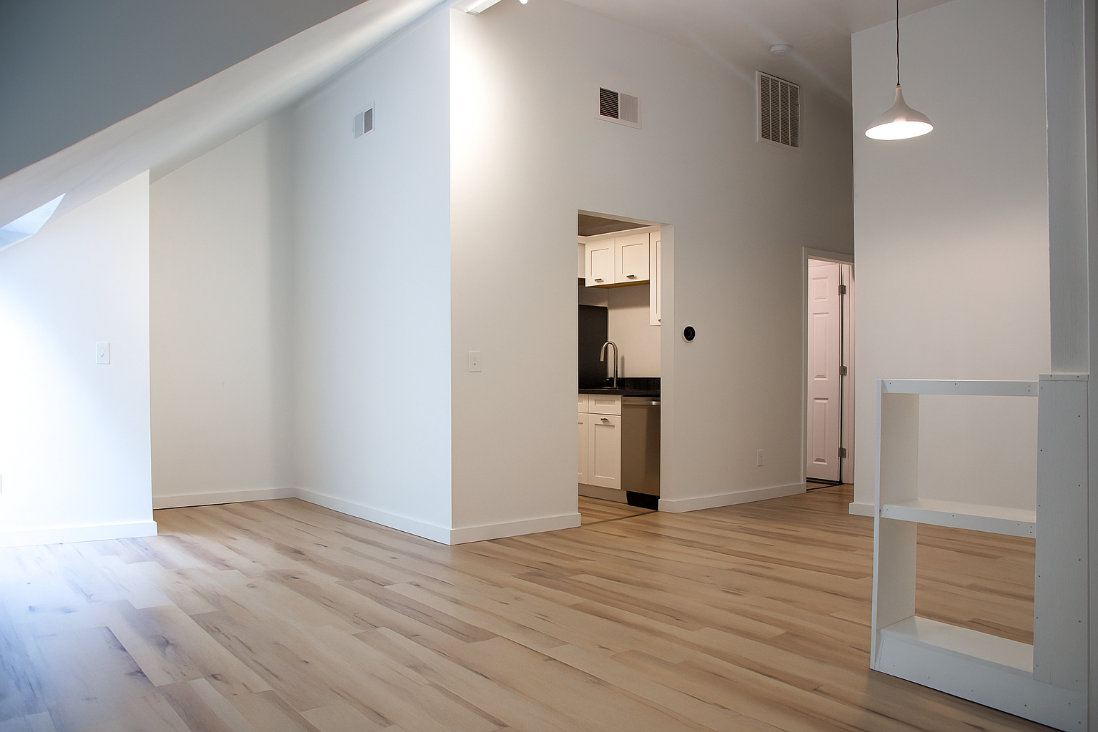 20250630_1301_Spacious Modern Interior_remix_01jz0wf4pmeyzar4wv5at75j1j.png