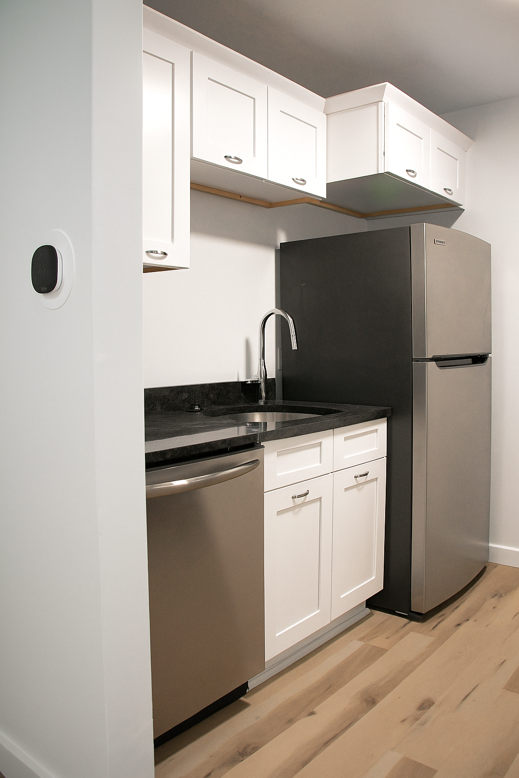 20250626_1134_Modern Compact Kitchen_remix_01jypdtfc1ej8t1yb2vh5ybnvn.png