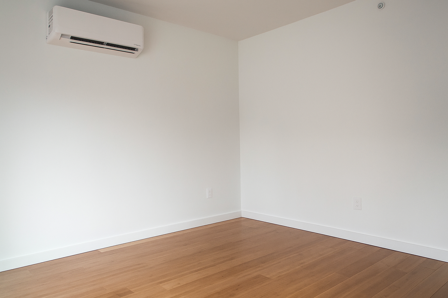 20250704_1147_Minimalist Empty Room_remix_01jzb1rnv3f758p2521r7m0622.png