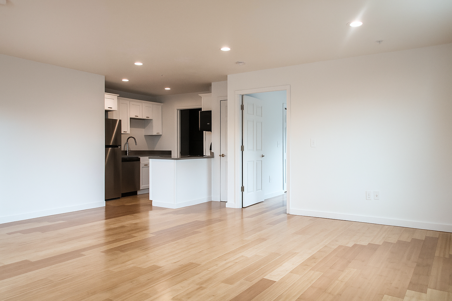 20250704_1157_Spacious Modern Interior_remix_01jzb2956eekevnq73b9hbez5a.png