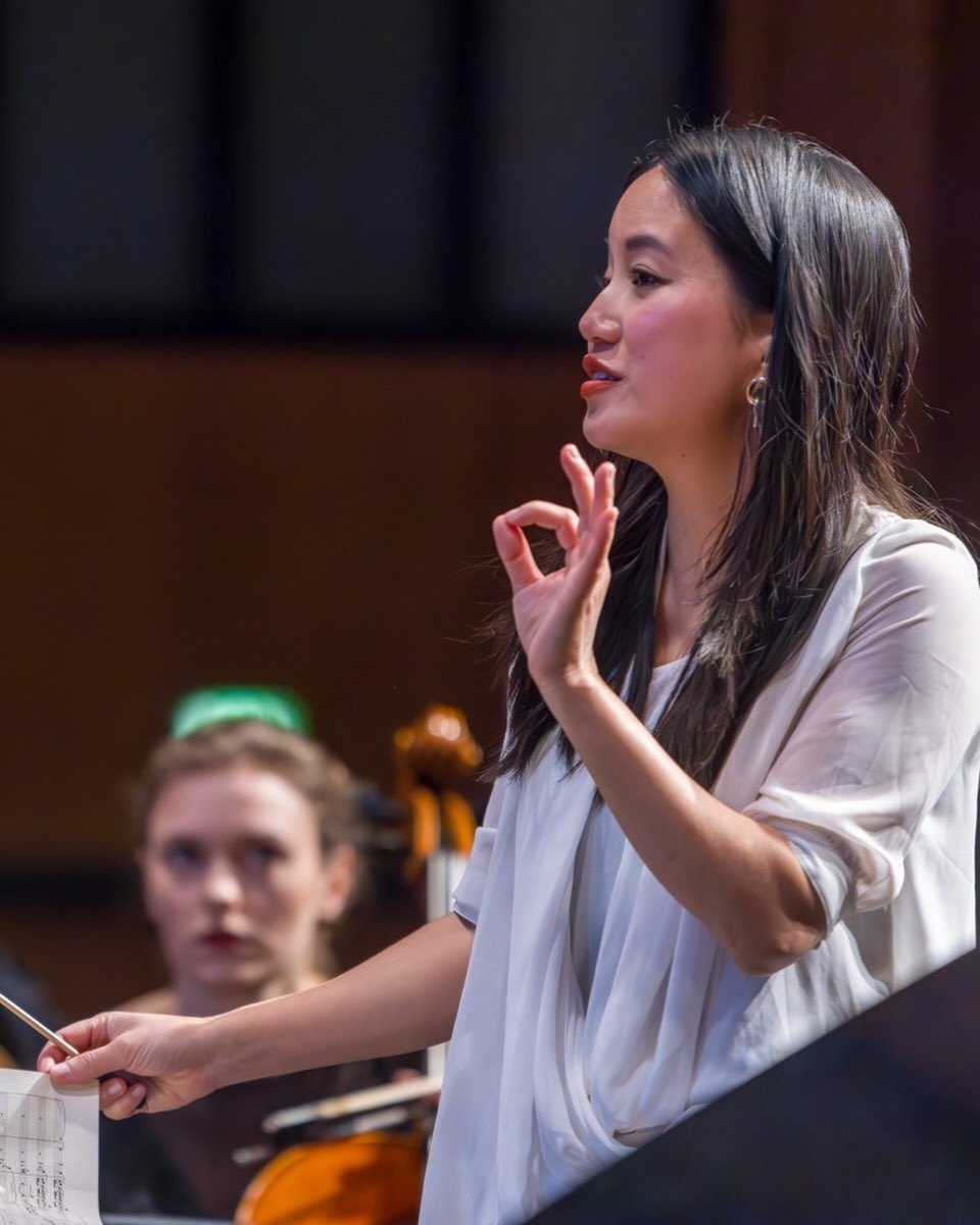 back to the podium -
making my debut @podiumesslingen conducting the opening concert of this year&rsquo;s festival with fantastic music by nina fukuoka and frederic rzewski! 

april 30
19.30 uhr 
stadtkirche sankt dionysus
esslingen ::

foto: @joerg_