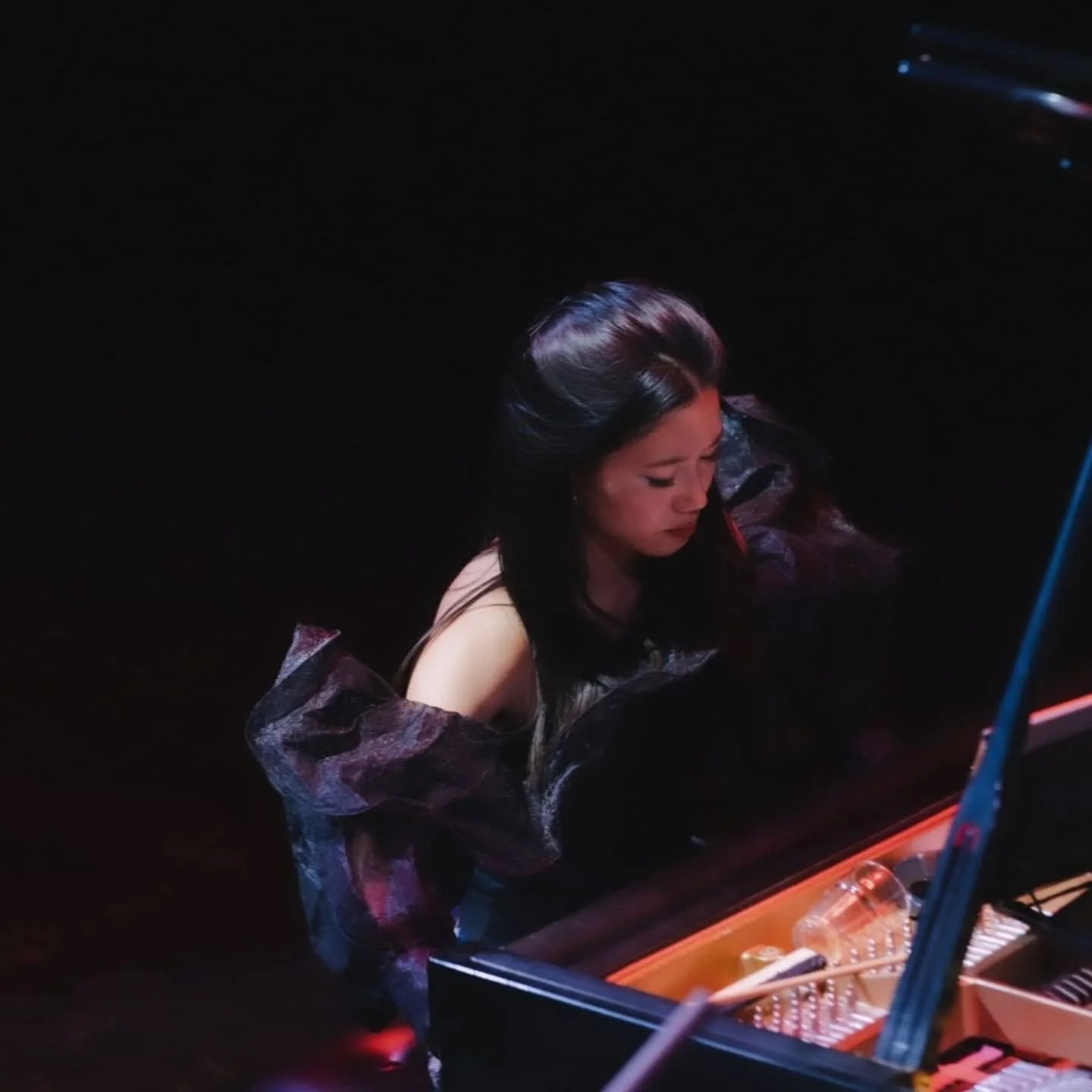 another great review of my solo cd "toccare" from diapason magazine in france has just been released - thank you for the in-depth listening once again! ::

photo: kyle poole