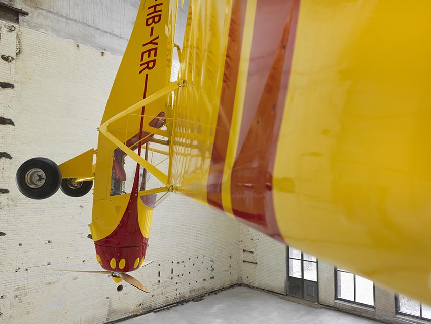  Roman Signer  Kitox Experimental , Installationsansicht KINDL – Zentrum für zeitgenössische Kunst, Berlin (14. September 2014 – 28. Juni 2015); Foto: Jens Ziehe 