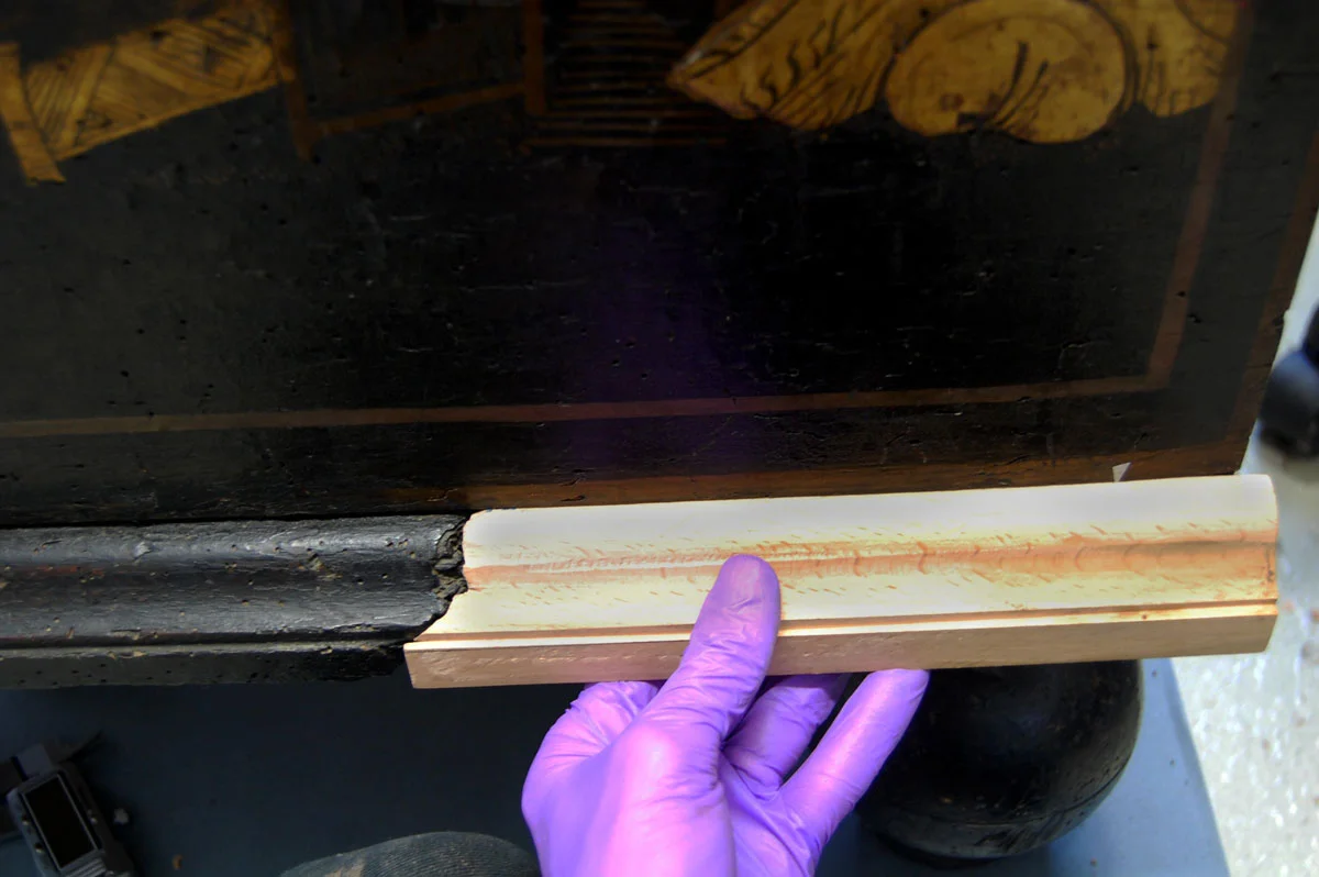 The moulding being fitted.