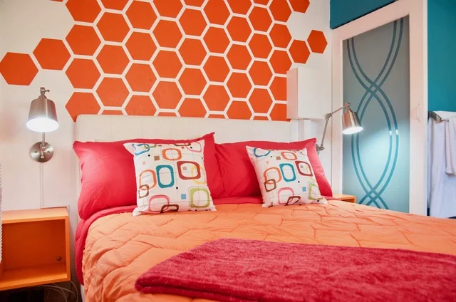 Hexagon pattern wall decal, modern geometric removable wall decor, easy to apply and remove vinyl for home and office walls.