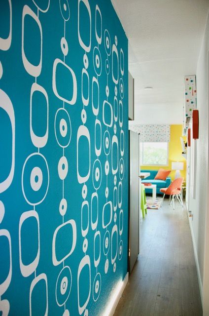 White geometric circle chain wall decal by Wall Star Graphics, turquoise painted wall in hallway, colorful mid century living room.