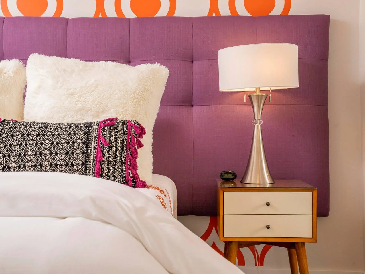 Mid century wall decals in an ogee pattern, removable, stylish, easy to apply and remove. Renter friendly.
