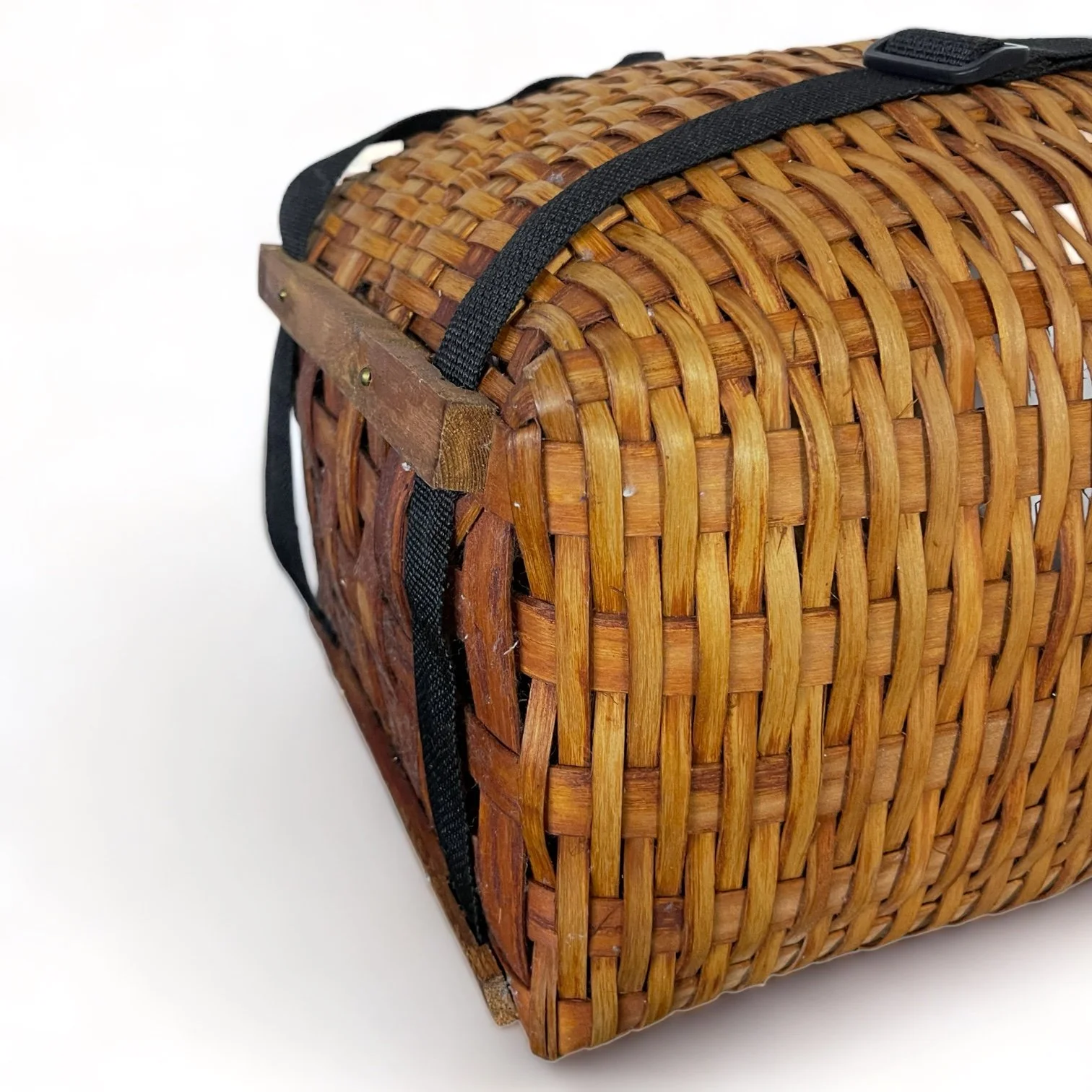 Bottom view of a Large vintage Adirondack splint pack basket with shoulder straps